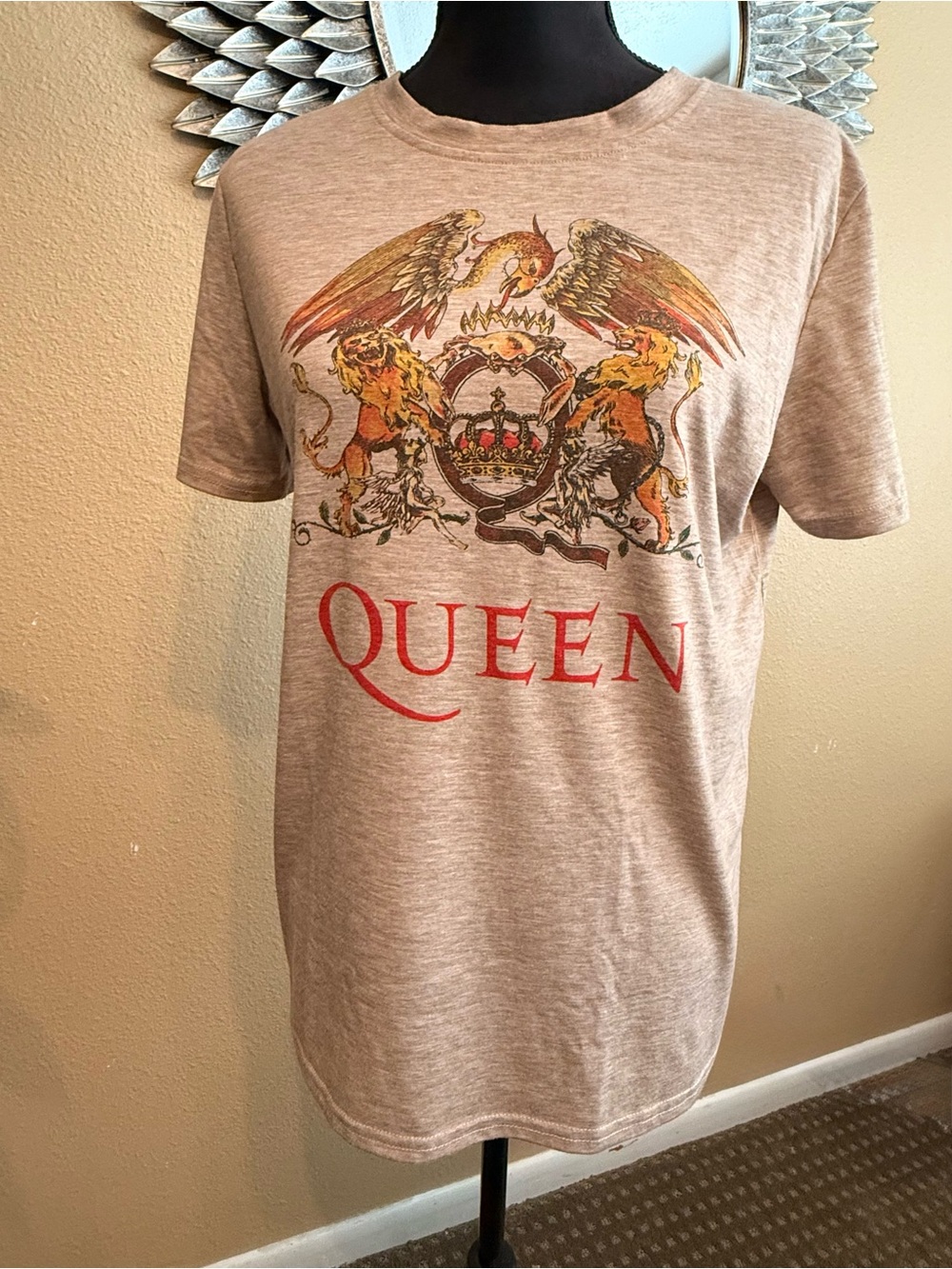 Queen Graphic Tee - Beige Band T-Shirt